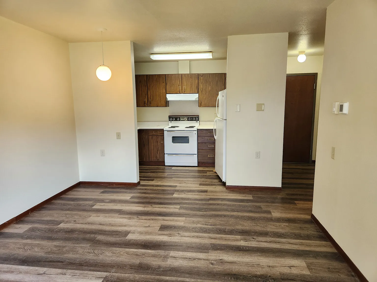 Hillview Apartments — Photo 2
