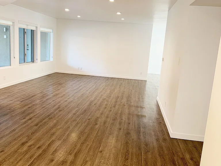 Beverly Hills apartment — Photo 1