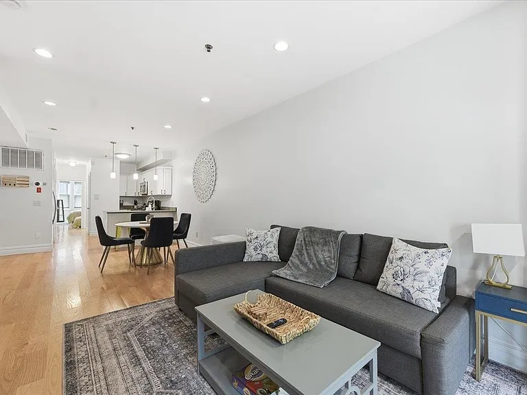 610 Madison St #1 — Photo 17