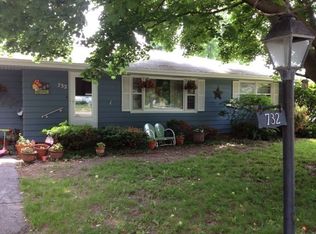 732 Meadow Ln, Sycamore, IL 60178