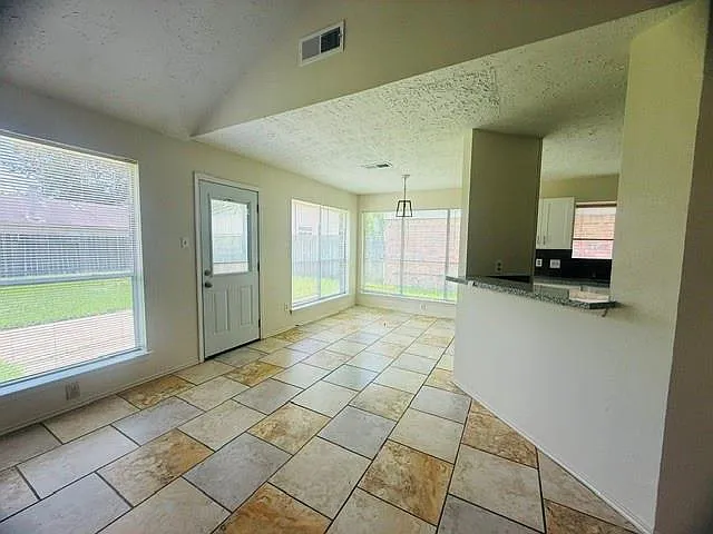1931 Wildwood Ridge Dr — Photo 5