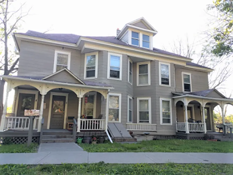 220-222 West Spencer Street — Photo 31