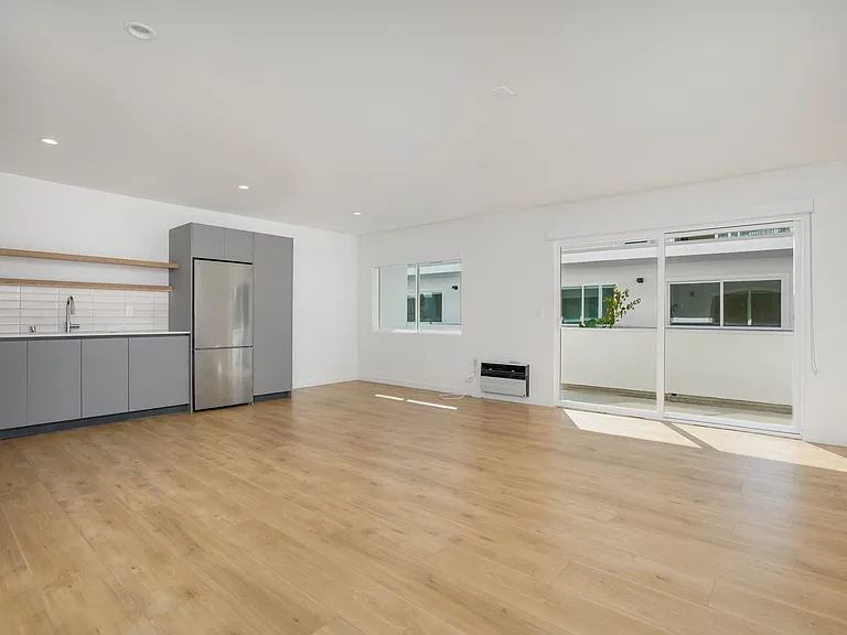 1422 Tamarind Ave — Photo 12