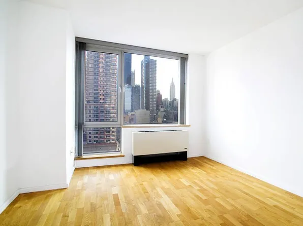 635 West 42nd Street image 2 of 28