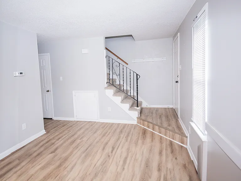 914 Ketch Ct — Photo 2
