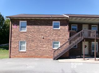 915 7th St NE APT I, Hickory, NC 28601