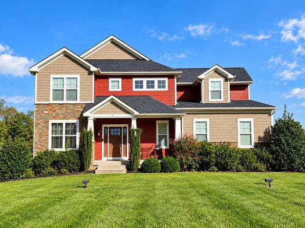 5 River Bend Dr, Fredericksburg, VA 22405