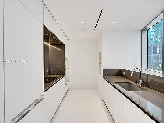4th image of 300 Biscayne Boulevard Way Unit 505C