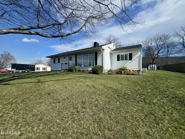 821 E Caroline Ave, Altoona, PA 16602