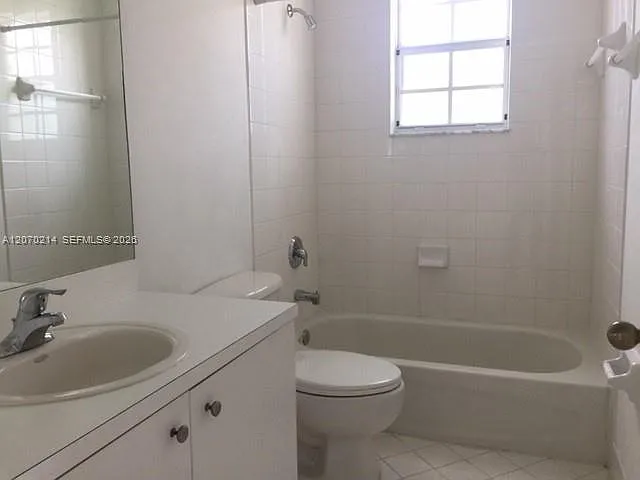 3360 NE 14th Dr #21030 — Photo 6