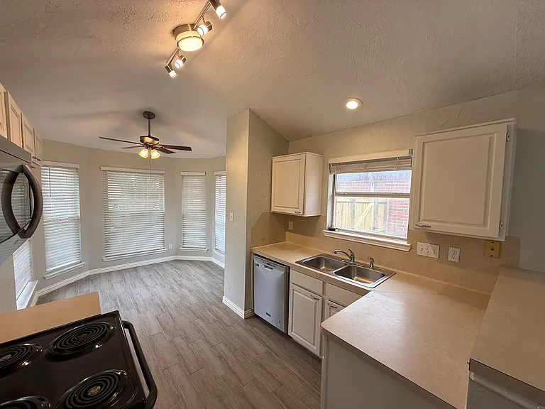 6733 Silver Sage Dr — Photo 2