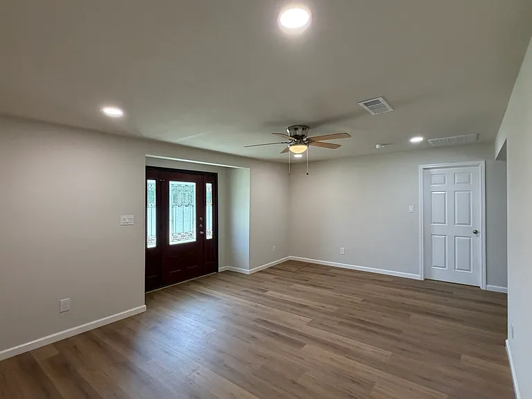 6812 Lakeside Dr — Photo 12