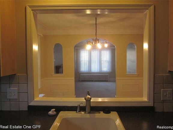 4th image of 1005 Beaconsfield Ave APT 2