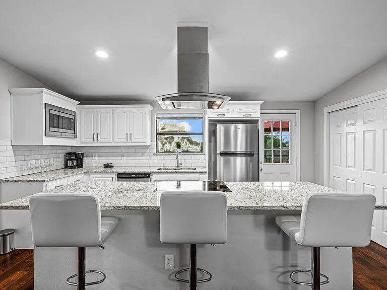 303 Jeanne Ln — Photo 10
