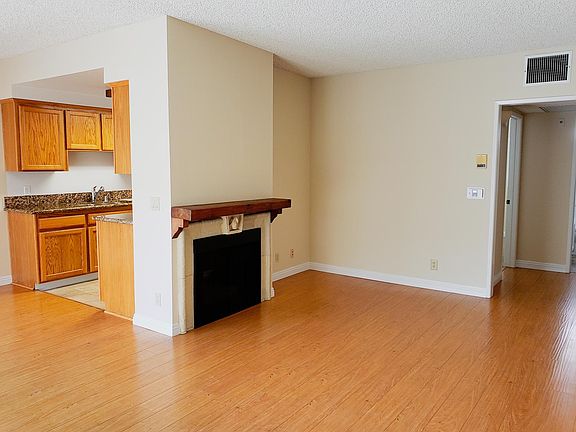 4th image of 3751 S Canfield Ave #106