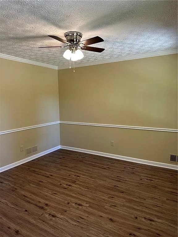 4 bed, 4.0 bath, 2160 sqft, $2,490 — Photo 4