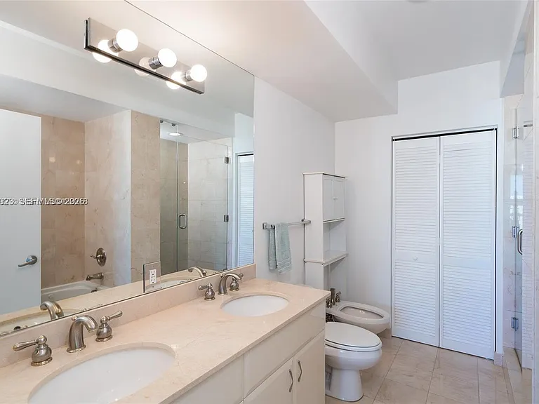 6365 Collins Ave #1811 — Photo 4