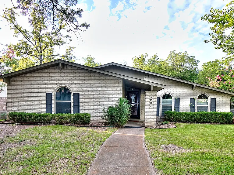3201 Christie Cir — Photo 35