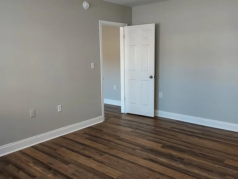 121 Sharpe St — Photo 5