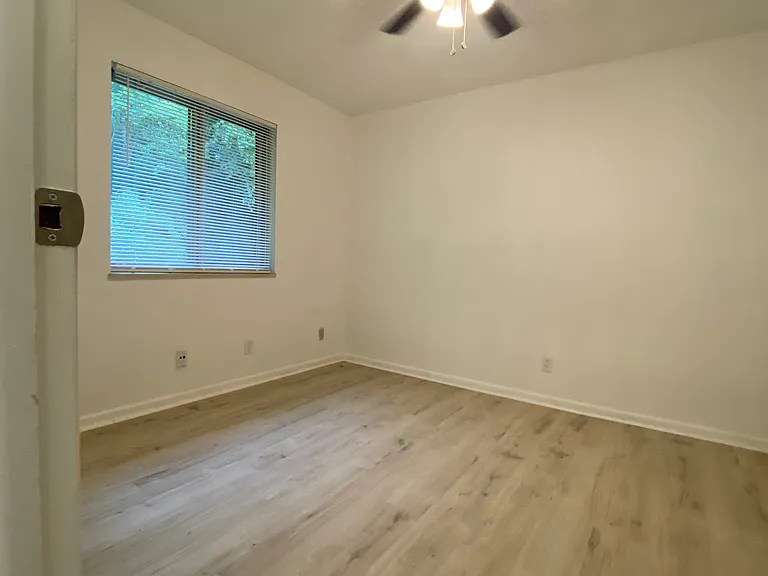 113 Royce Cir #113 — Photo 10