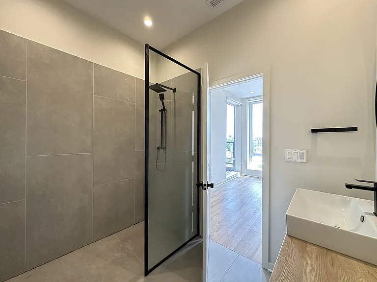 3207 N Narragansett Ave #604 — Photo 18
