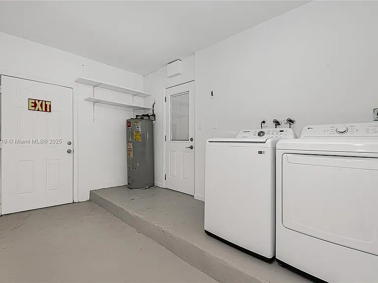 216 SE 9th St — Photo 25