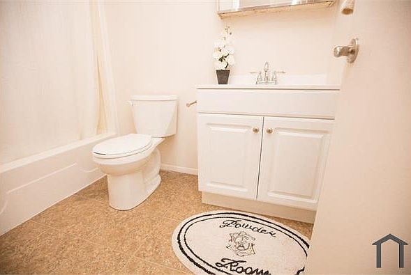 2nd image of 2570 Eastgate Rd #6