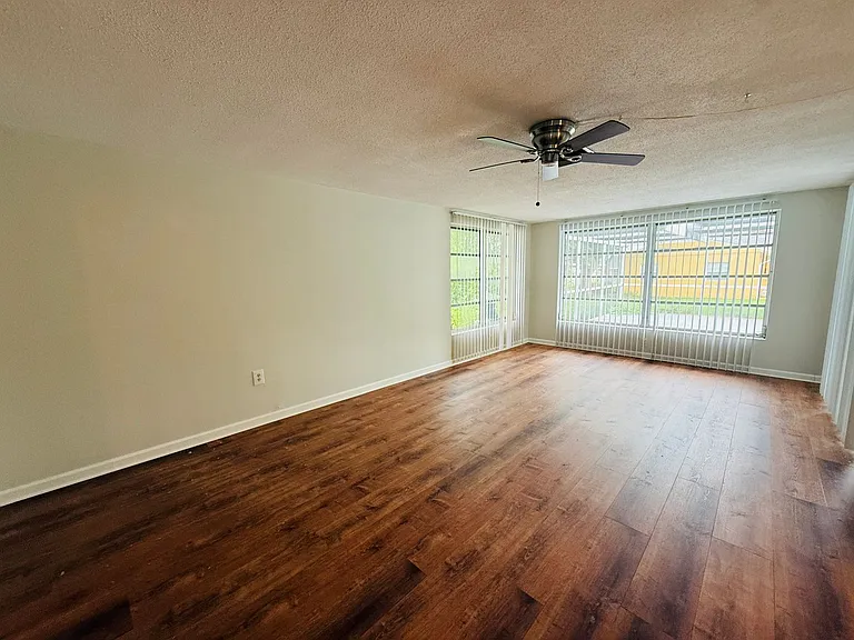 7910 Lilac Dr — Photo 6