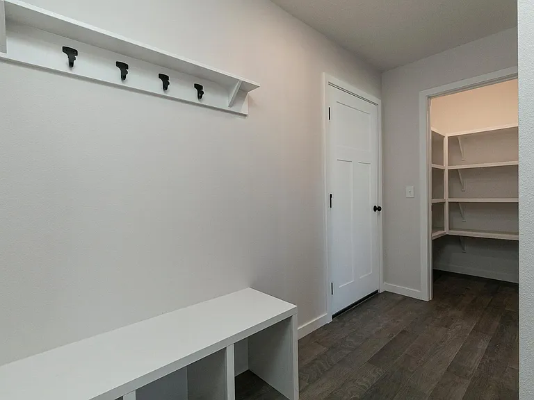 800 E Crew Dr — Photo 9