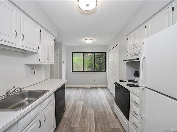 2nd image of 136 Conestoga Way