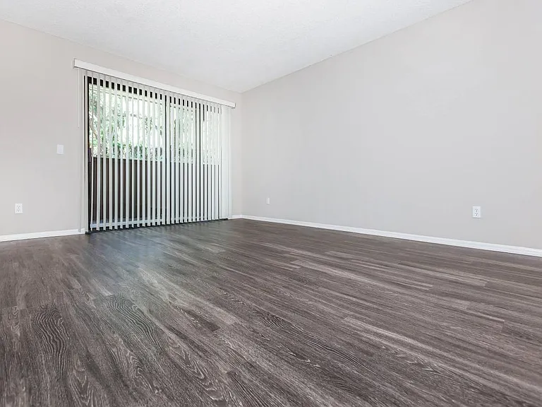 Emerald Court Apartment Homes — Photo 27