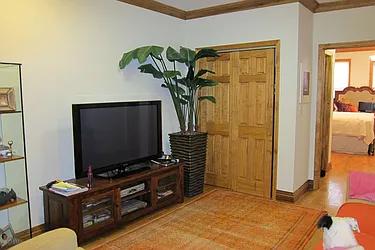 Rented by Avi Nash Associates