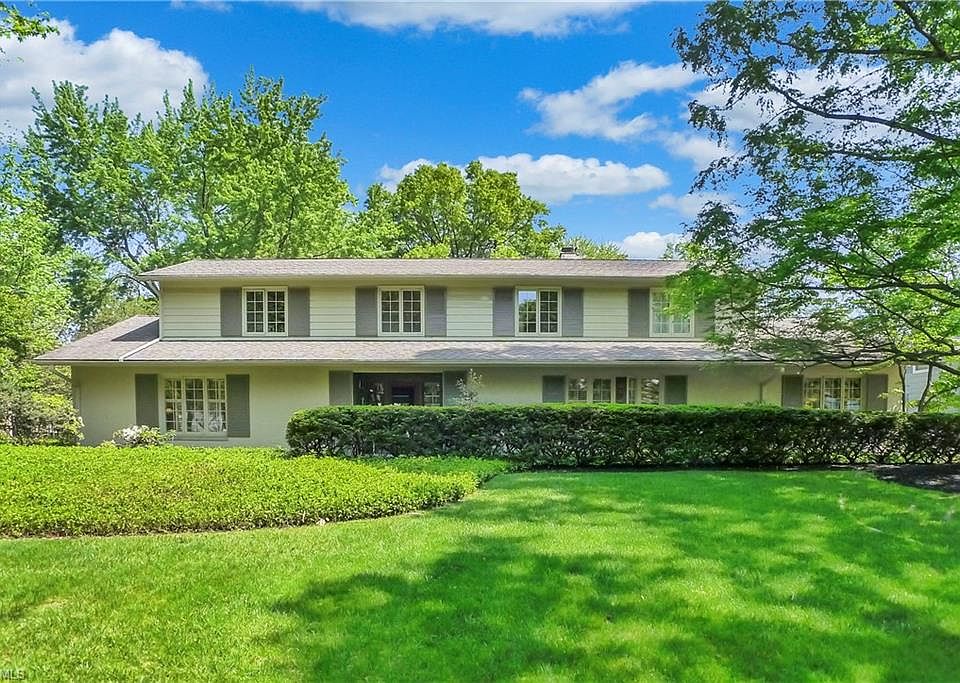 1st image of 22855 Canterbury Ln