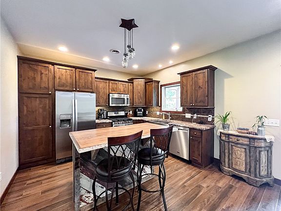 5th image of 2347 W Belvidere Road