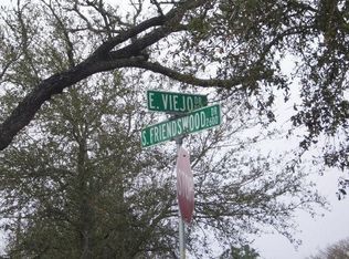 302 E Viejo Dr, Friendswood, TX 77546