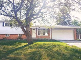 1635 Kingston Dr, Saginaw, MI