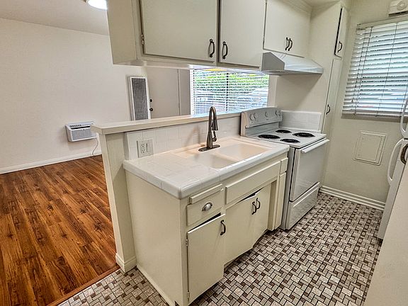 4th image of 3376 Descanso Dr APT 4