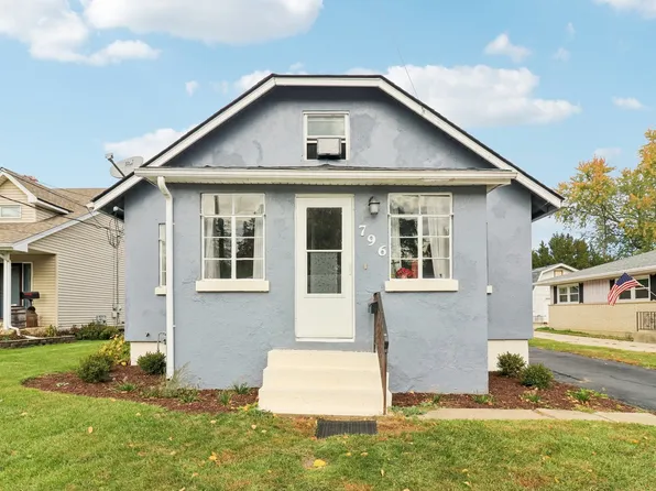 796 Parkway Ave, Elgin, IL 60120