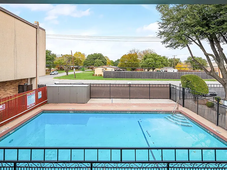 7102 Glenview Dr #204 — Photo 15