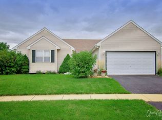 801 Rose Ln, Harvard, IL 60033