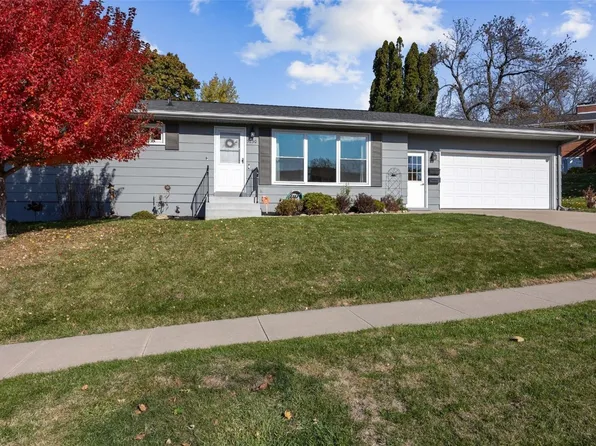 3830 Skylark Ln SE, Cedar Rapids, IA 52403