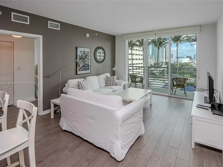 325 Biscayne Blvd #1422 — Photo 3