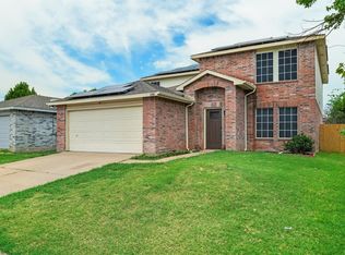 8709 Hunters Creek Dr, Fort Worth, TX 76123