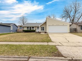 1295 Foxcroft Dr, Aurora, IL 60506