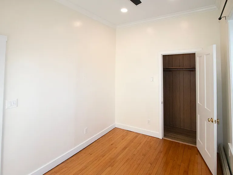 166 Central — Photo 15