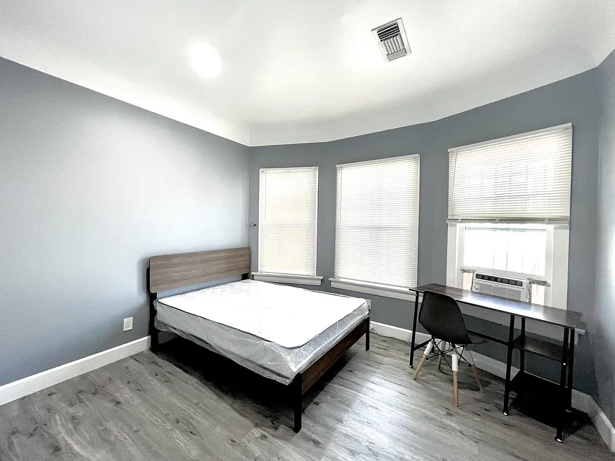 2 bed, $1,298 — Photo 4