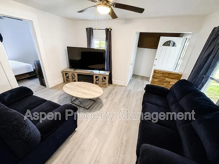 1213 Doemland St — Photo 1