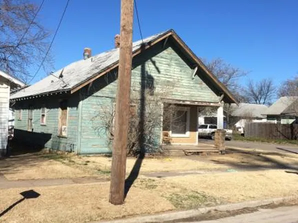 121 N 4th St, Blackwell, OK 74631