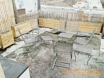 Rented by aptsandlofts.com