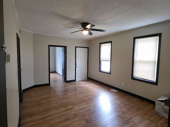 4th image of 3547-3549 Trent Ave
